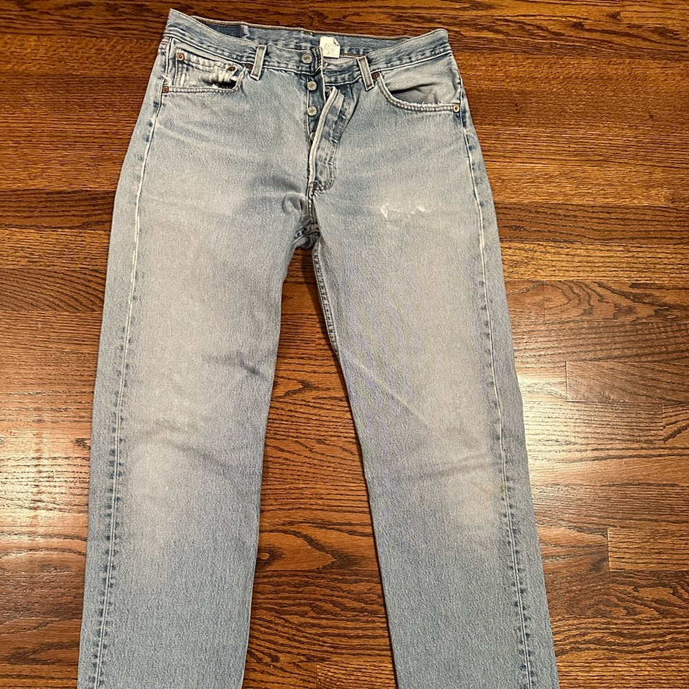 Men’s distressed Levi’s 501